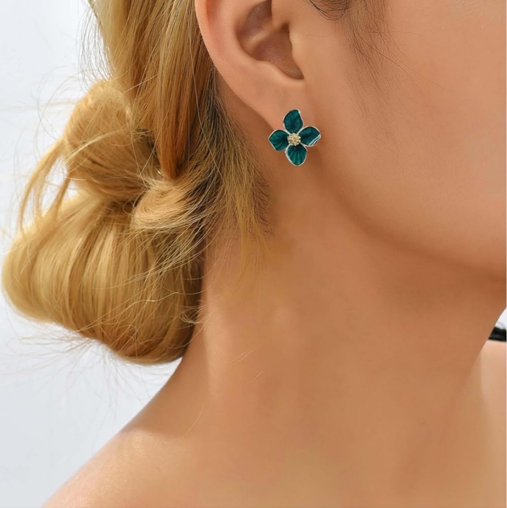 Elegant Green Flower Stud Earrings